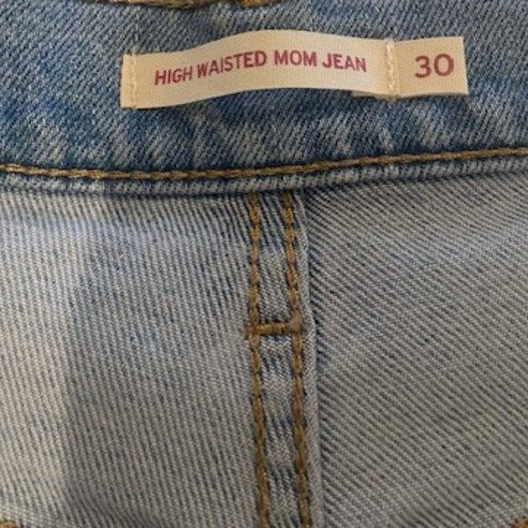 Levi's - Picture 3 of 4